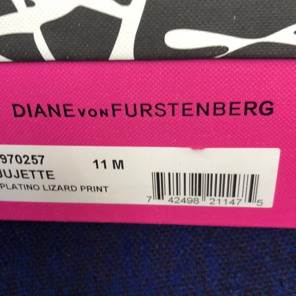 Diane Von Furstenberg platinum, lizard print, sandals. - Picture 14 of 15